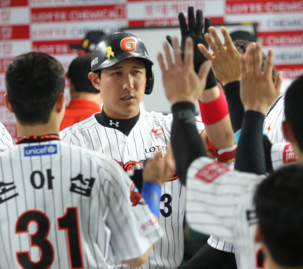 황재균 선수의 동점 솔로홈런